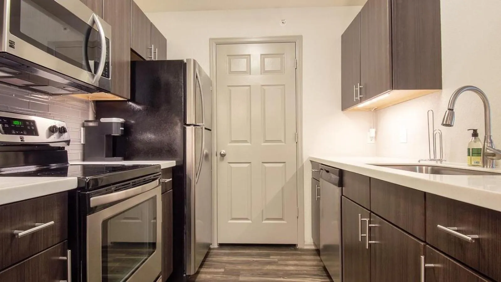 Landing Modern Apartment With Amazing Amenities Denver United States